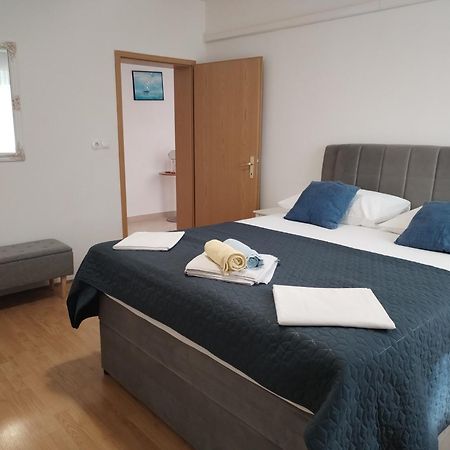Family friendly apartments with a swimming pool Supetarska Draga - Donja, Rab - 2019 Exteriör bild