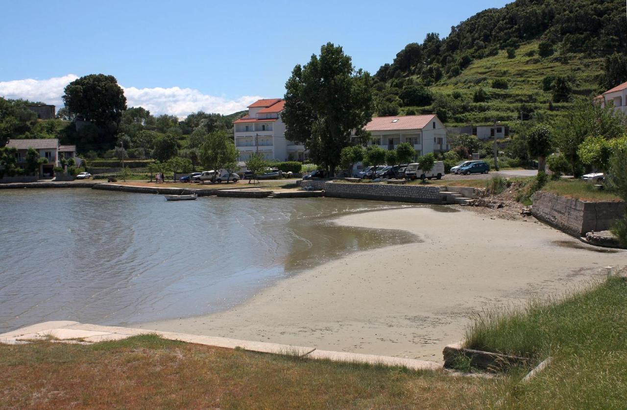 Family friendly apartments with a swimming pool Supetarska Draga - Donja, Rab - 2019 Exteriör bild