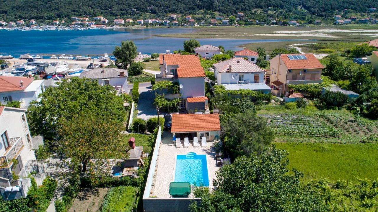 Family friendly apartments with a swimming pool Supetarska Draga - Donja, Rab - 2019 Exteriör bild