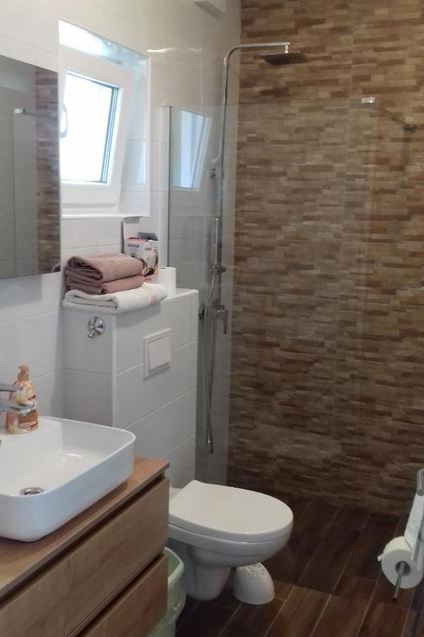 Family friendly apartments with a swimming pool Supetarska Draga - Donja, Rab - 2019 Exteriör bild