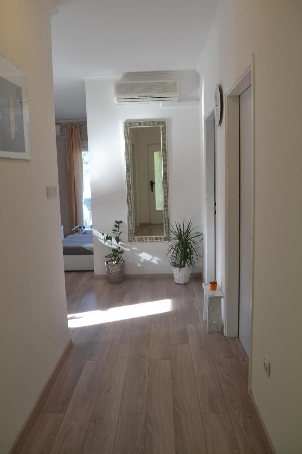 Family friendly apartments with a swimming pool Supetarska Draga - Donja, Rab - 2019 Exteriör bild