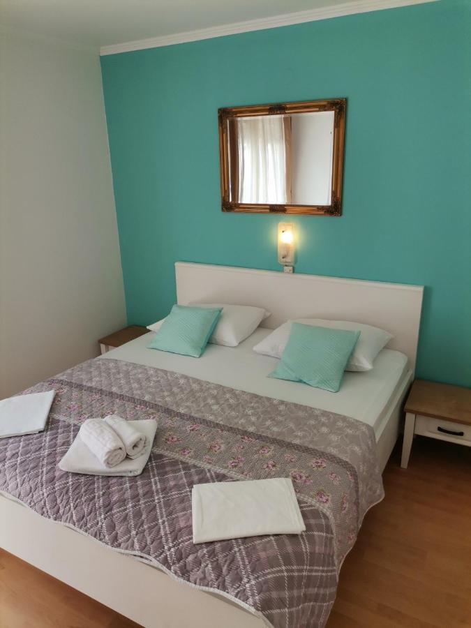 Family friendly apartments with a swimming pool Supetarska Draga - Donja, Rab - 2019 Exteriör bild