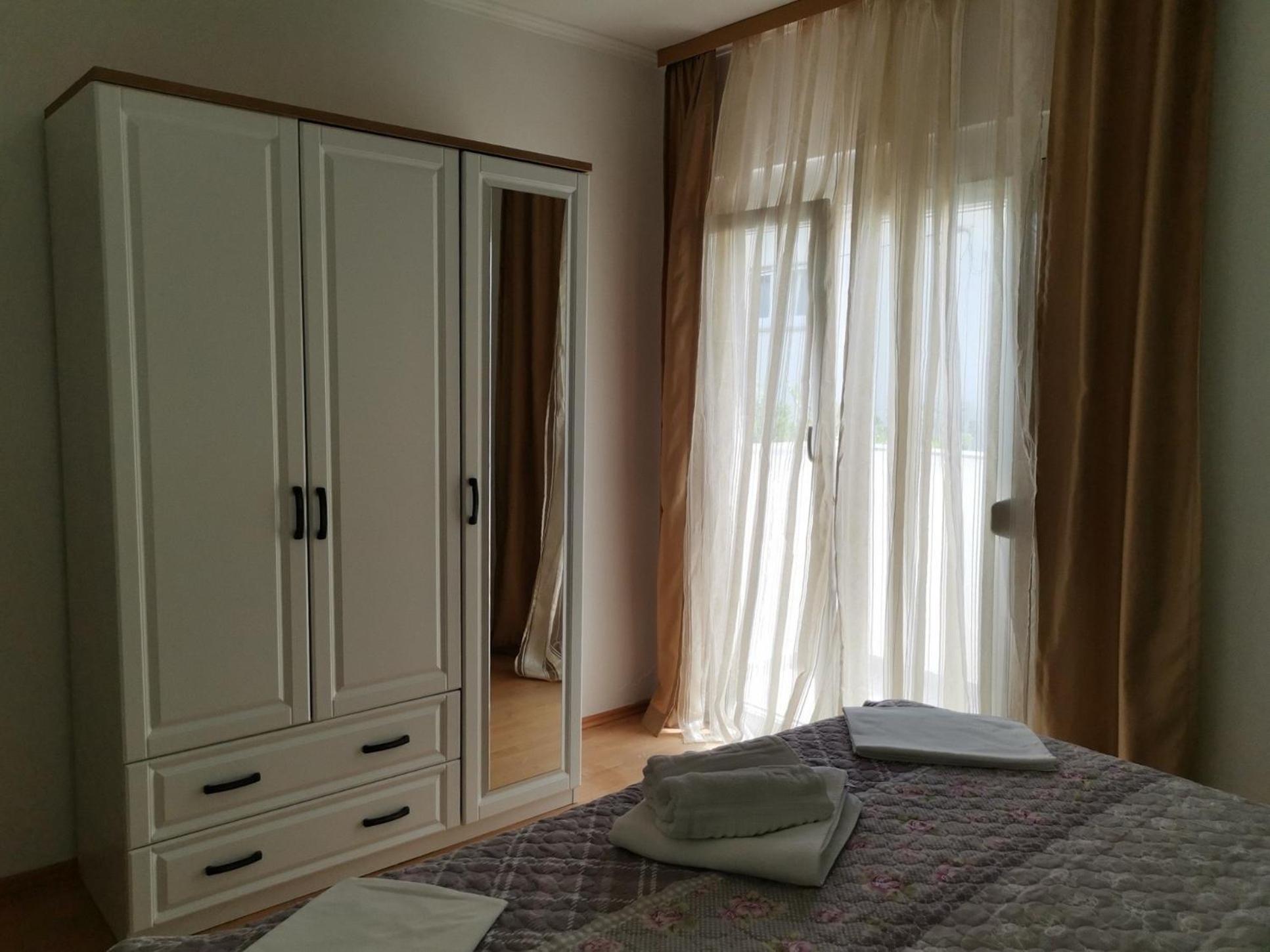 Family friendly apartments with a swimming pool Supetarska Draga - Donja, Rab - 2019 Rum bild