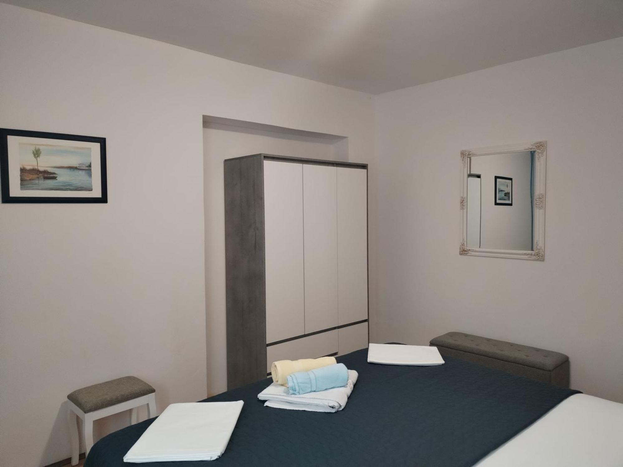 Family friendly apartments with a swimming pool Supetarska Draga - Donja, Rab - 2019 Rum bild