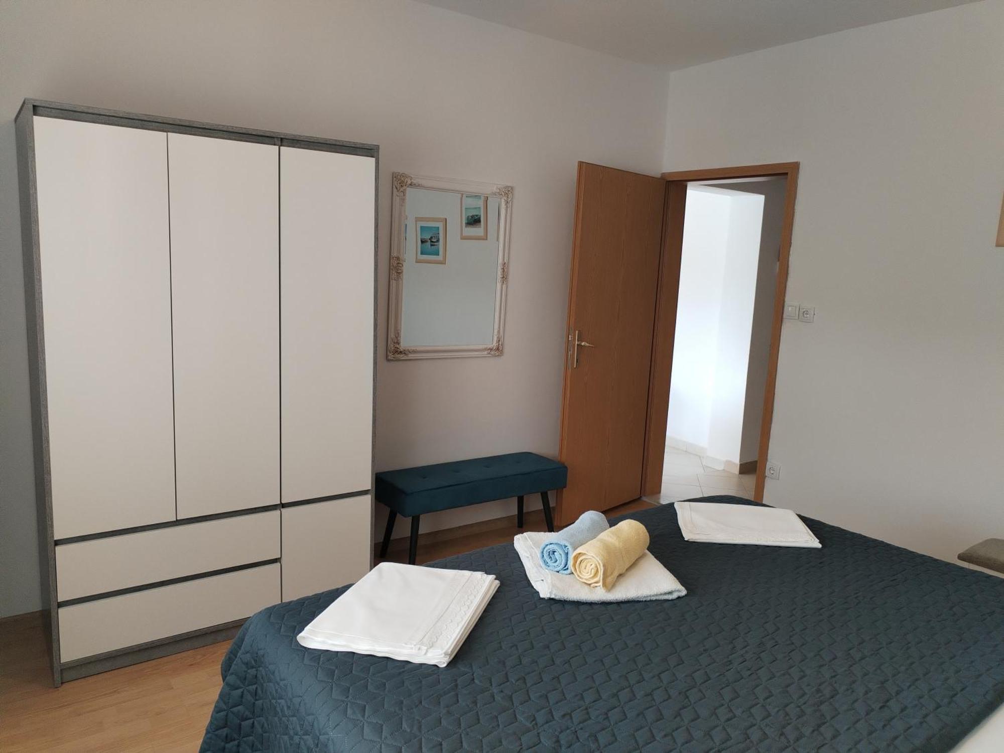Family friendly apartments with a swimming pool Supetarska Draga - Donja, Rab - 2019 Rum bild