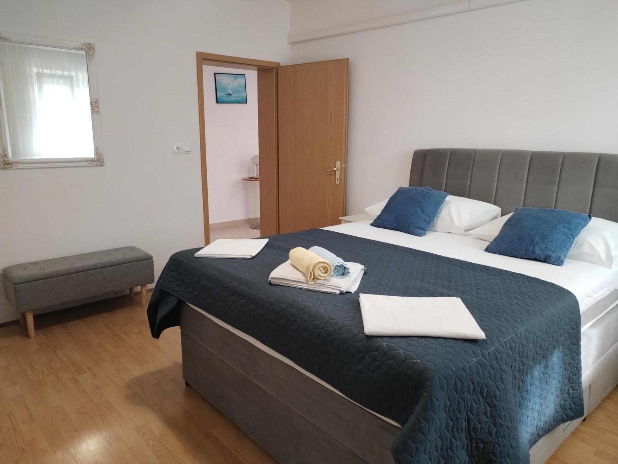 Family friendly apartments with a swimming pool Supetarska Draga - Donja, Rab - 2019 Exteriör bild